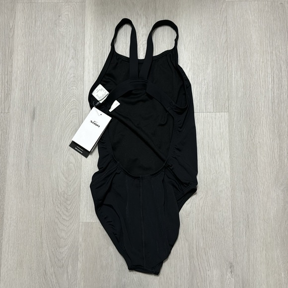 Nike HydraStrong Solid Fastback One Piece Swimsuit - Picture 7 of 8